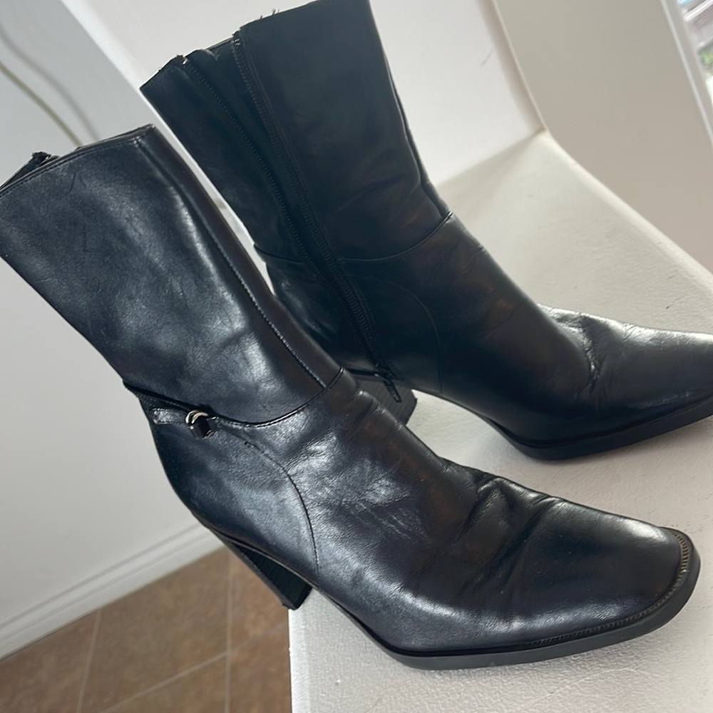 Thom McAn black Leather Boot